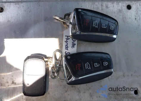 2016 Hyundai Santa Fe Sport 2.4L z USA, uszkodzony, nr VIN 5XYZUDLB3GG378771